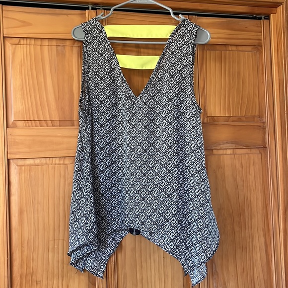 Flowy Buckle Tank Top - Picture 3 of 6